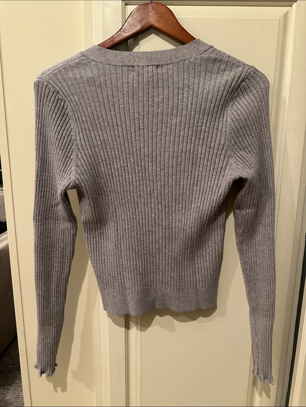 Good American Ribbed V-Neck Button Cardigan - Gray - Picture 5 of 7